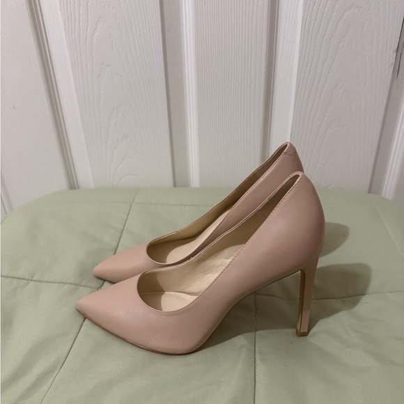 Tatiana Pointy Toe Pumps
Barely Nude Leather Stiletto High Heels 8.5 - Picture 6 of 11